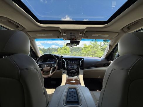Used 2017 Cadillac Escalade Luxury RWD image 33