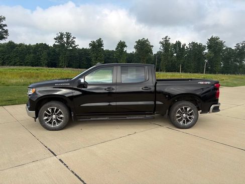 Used 2023 Chevrolet Silverado 1500 LT AWD/4WD image 3