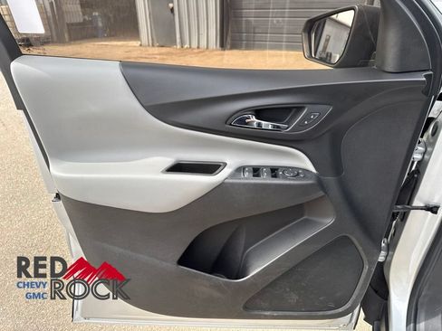 Used 2019 Chevrolet Equinox LS FWD image 14
