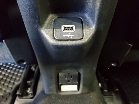 Used 2022 Jeep Renegade Latitude w/ Convenience Group AWD/4WD image 13