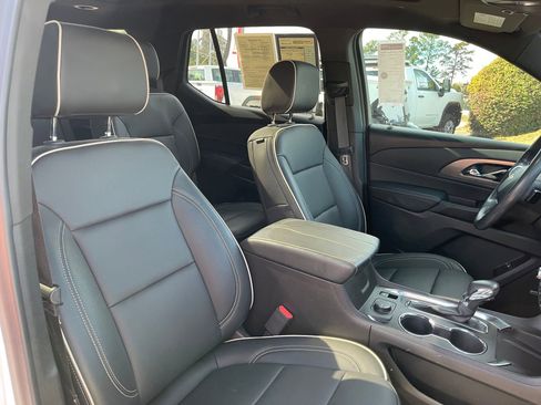 Used 2022 Chevrolet Traverse Premier image 30
