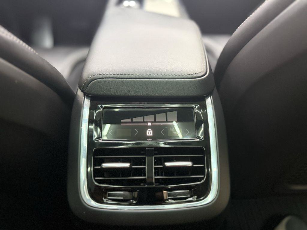 Used 2022 Volvo XC60 B6 Inscription w/ Advanced Package AWD/4WD image 24