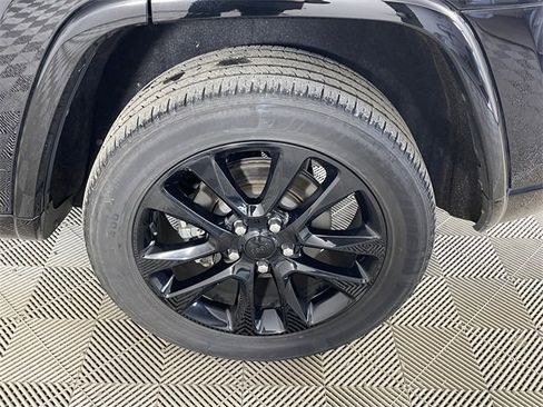 Certified 2021 Jeep Grand Cherokee Laredo X image 18