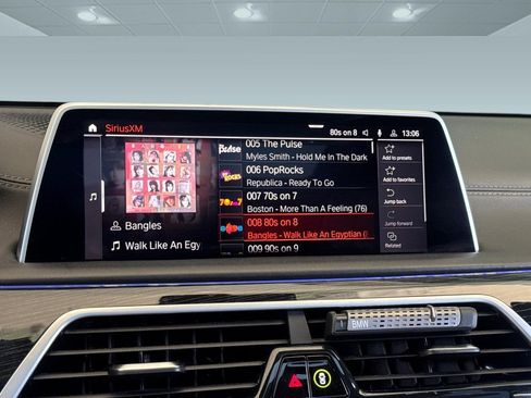 Certified 2022 BMW 750i xDrive w/ Executive Package AWD/4WD image 23