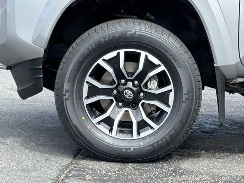 Used 2021 Toyota Tacoma TRD Sport w/ Technology Package image 23