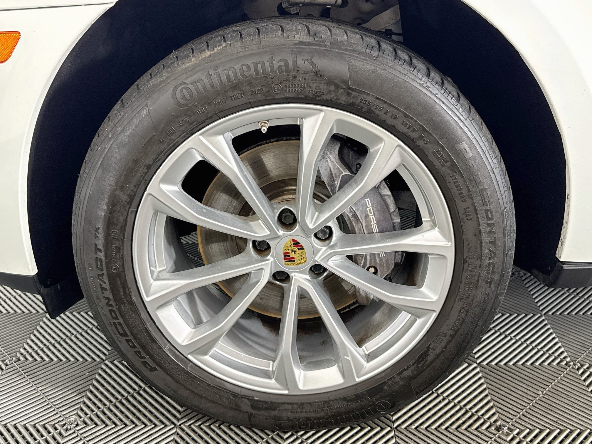Used 2023 Porsche Macan AWD/4WD image 65