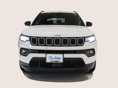 Used 2023 Jeep Compass Latitude image 3