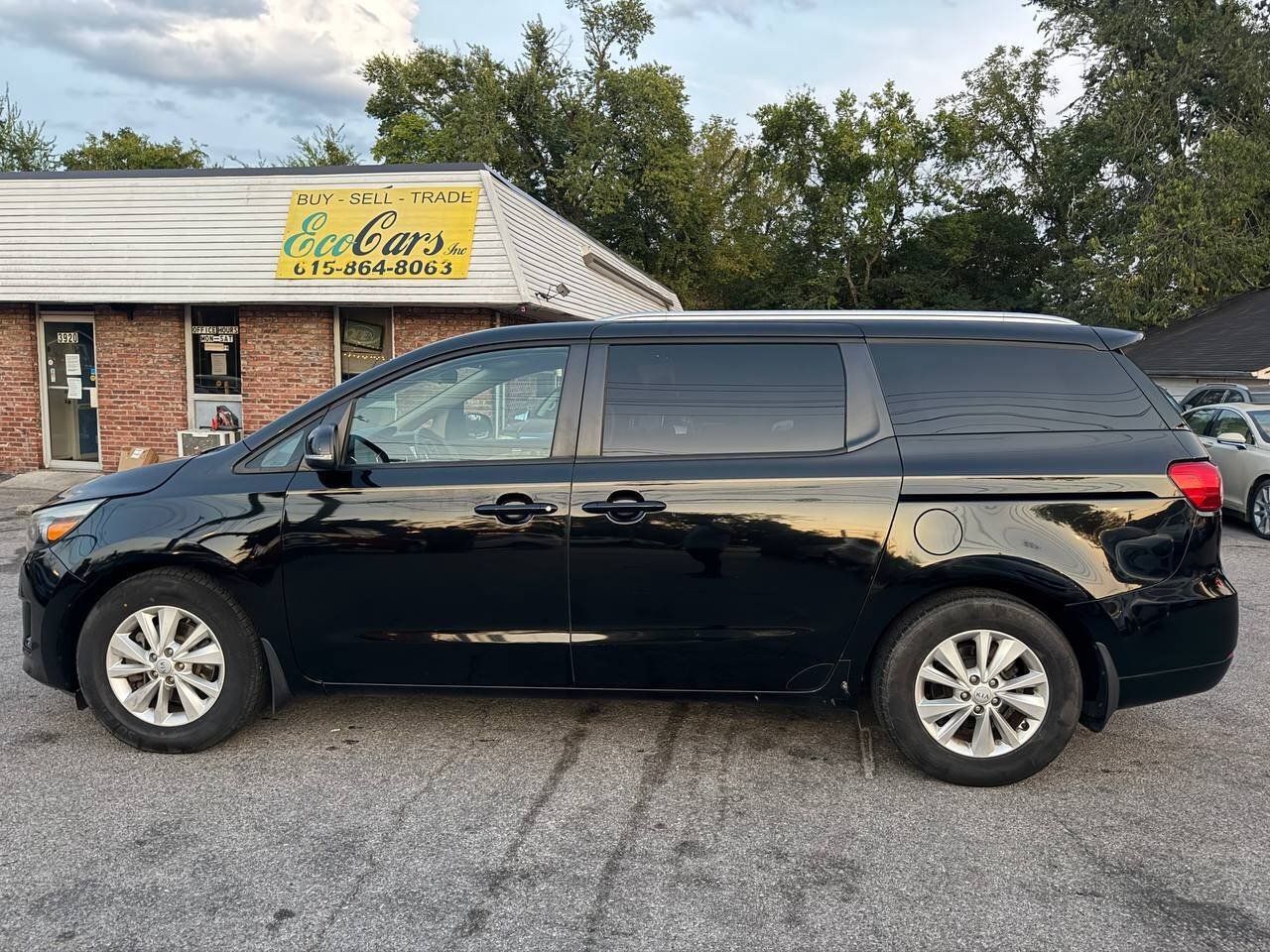 Used 2018 Kia Sedona LX FWD image 13