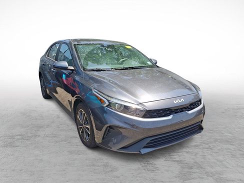 Used 2023 Kia Forte LXS w/ LXS Technology Package FWD image 3