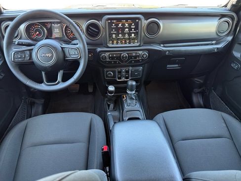 Used 2023 Jeep Gladiator Sport AWD/4WD image 9