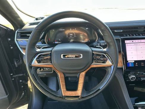 Used 2023 Jeep Grand Cherokee L Summit AWD/4WD image 18