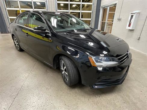 Used 2017 Volkswagen Jetta SE image 7