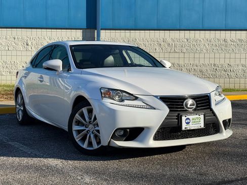 Used 2016 Lexus IS 200t image 3