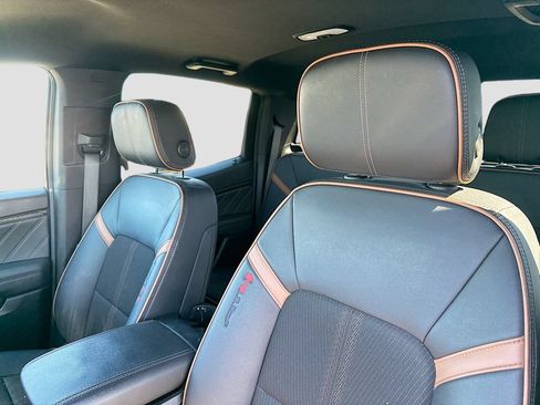 Used 2024 GMC Canyon AT4 w/ Technology Package AWD/4WD image 12