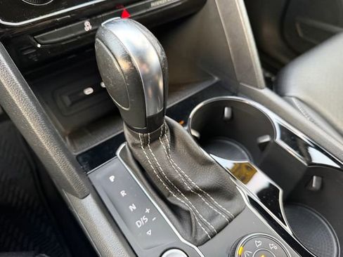 Used 2022 Volkswagen Atlas Cross Sport SE image 28