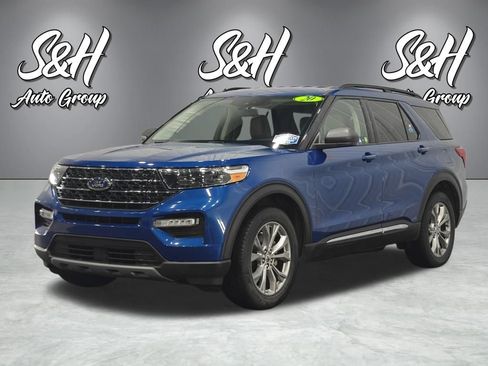 Used 2020 Ford Explorer XLT w/ Equipment Group 202A AWD/4WD image 16