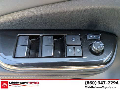 Certified 2025 Toyota Crown AWD/4WD image 11