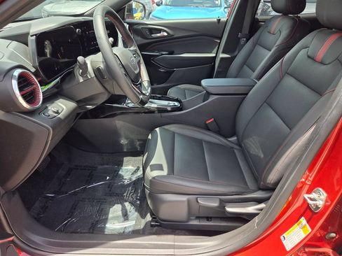 Used 2024 Chevrolet Trax RS w/ Sunroof Package FWD image 4