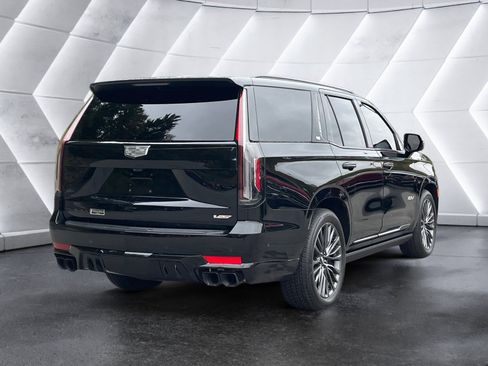 Used 2023 Cadillac Escalade V image 6