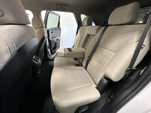 Used 2017 Kia Sorento LX image 16
