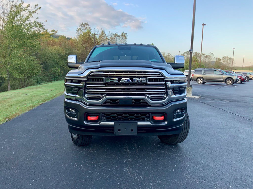 Used 2025 RAM 3500 Laramie AWD/4WD image 3
