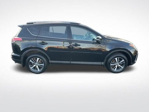 Used 2018 Toyota RAV4 XLE image 7