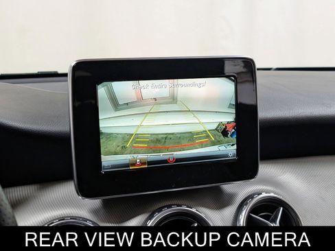 Used 2017 Mercedes-Benz GLA 250 4MATIC image 38