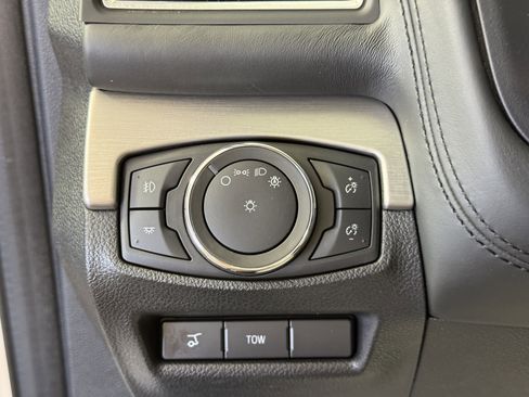 Certified 2018 Ford Explorer Platinum image 24