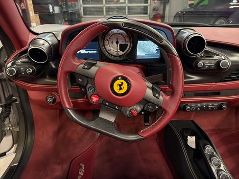 Used 2021 Ferrari F8 Tributo image 24