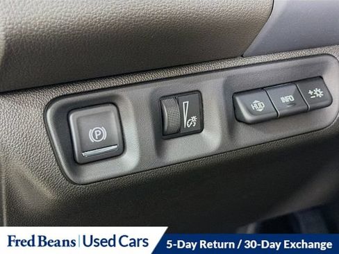 Used 2023 GMC Acadia SLT w/ Technology Package AWD/4WD image 15