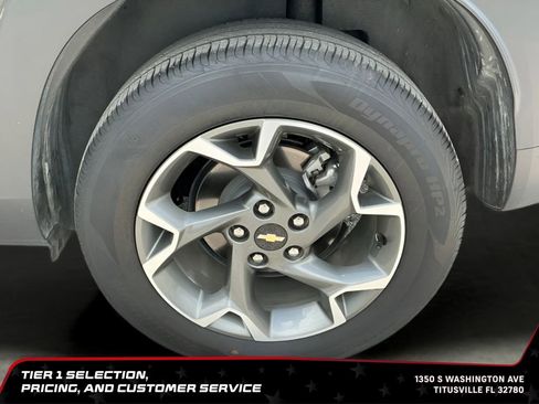 Used 2025 Chevrolet Trax LT w/ LT Convenience Package FWD image 18