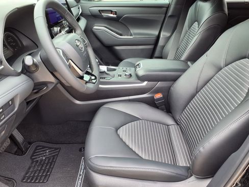 New 2026 Toyota Highlander XSE AWD/4WD image 13