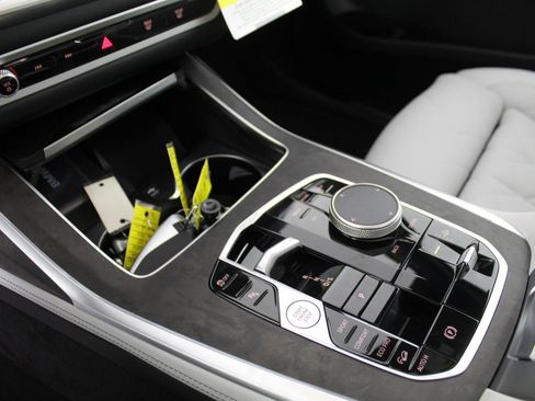 New 2026 BMW X7 xDrive40i w/ Premium Package image 16