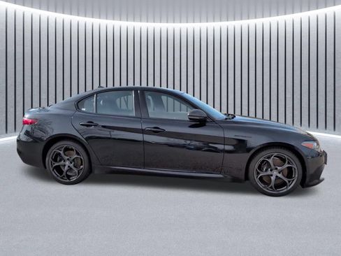 Used 2023 Alfa Romeo Giulia Estrema AWD/4WD image 4