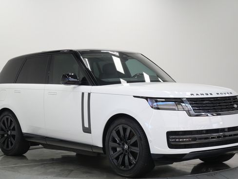 Used 2025 Land Rover Range Rover SE AWD/4WD image 3