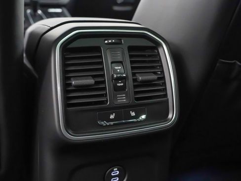 Certified 2026 Porsche Macan AWD/4WD image 20