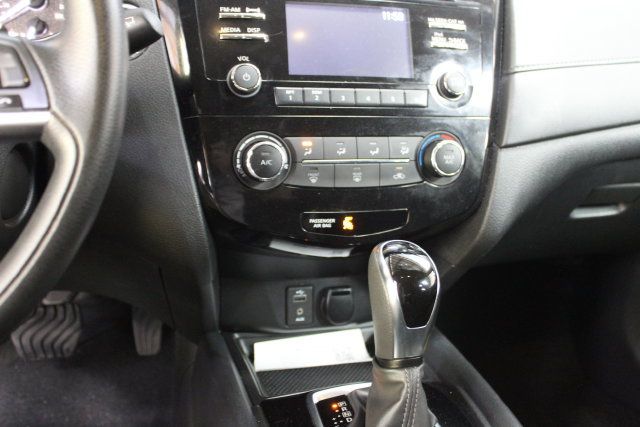 Used 2017 Nissan Rogue SV FWD image 20