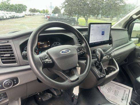 Used 2022 Ford Transit 250 Low Roof RWD image 19