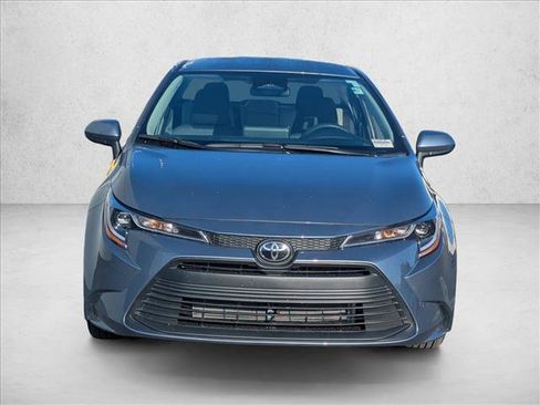 Used 2025 Toyota Corolla LE FWD image 2
