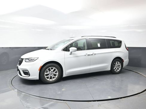 Used 2022 Chrysler Pacifica Touring-L FWD image 7