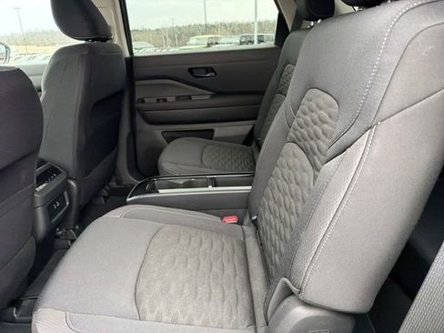 Used 2025 Nissan Pathfinder SV w/ SV Premium Package image 13