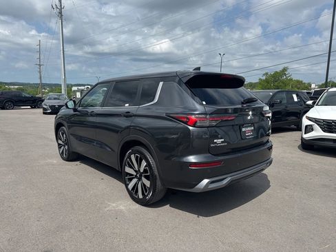Used 2025 Mitsubishi Outlander SE FWD image 5