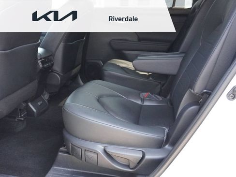 Used 2023 Toyota Highlander XLE AWD/4WD image 33