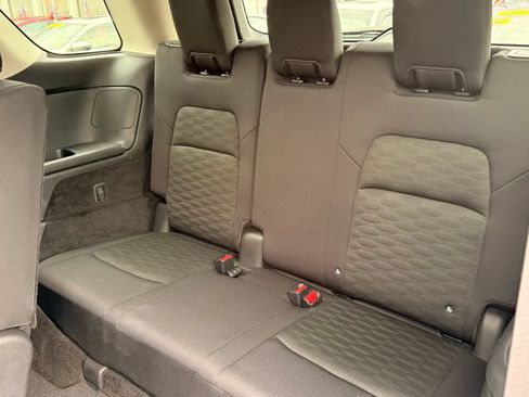 Used 2024 Nissan Pathfinder SV FWD image 14