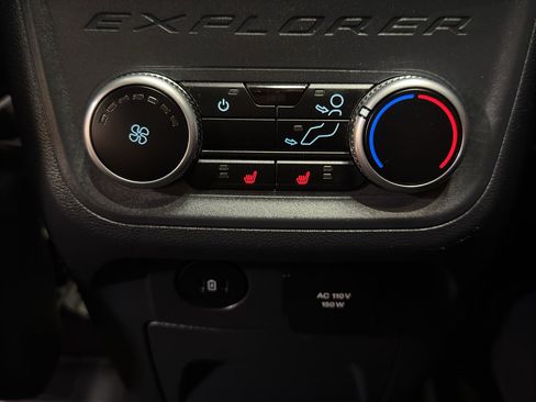 Used 2025 Ford Explorer ST-Line w/ ST-Line Street Pack AWD/4WD image 15