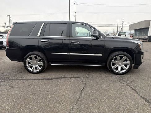 Used 2019 Cadillac Escalade Luxury image 6