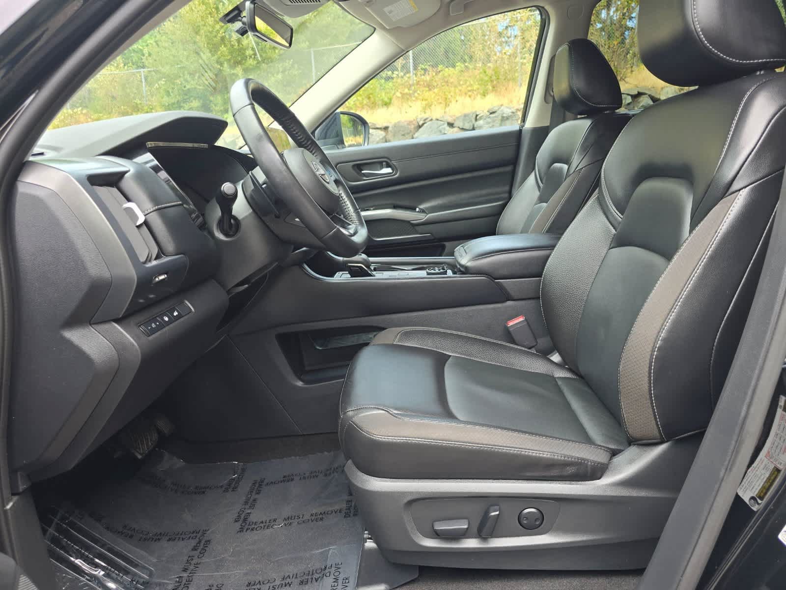 Used 2023 Nissan Pathfinder SL AWD/4WD image 16