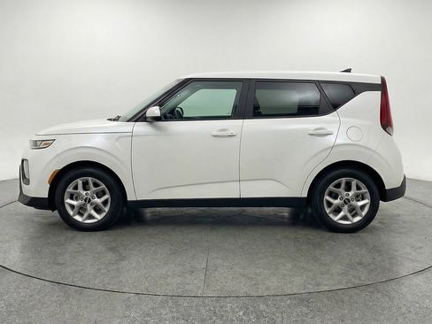 Used 2025 Kia Soul LX w/ LX Technology Package FWD image 4