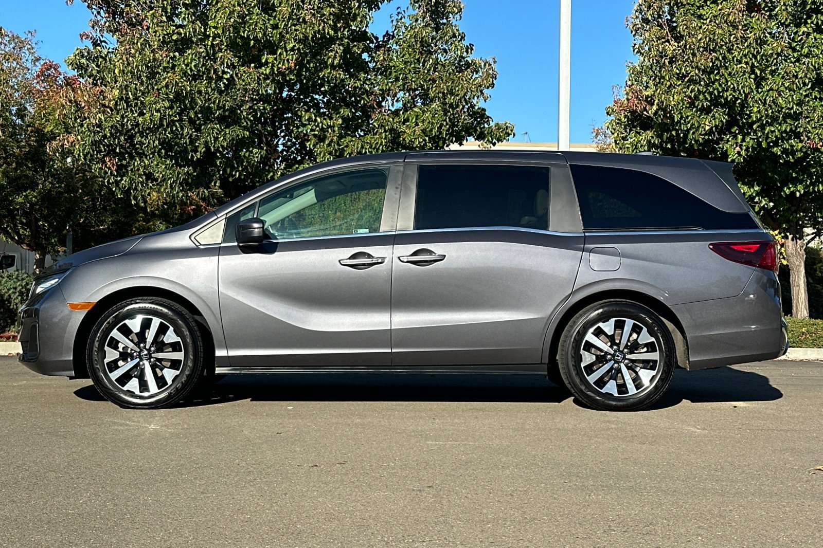 Used 2025 Honda Odyssey EX-L image 7