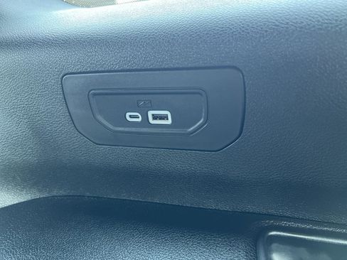 Used 2023 Jeep Grand Cherokee L Laredo image 16